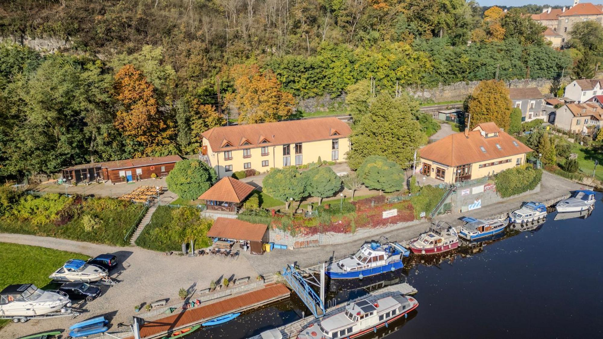 فندق Marina Vltava Nelahozeves المظهر الخارجي الصورة