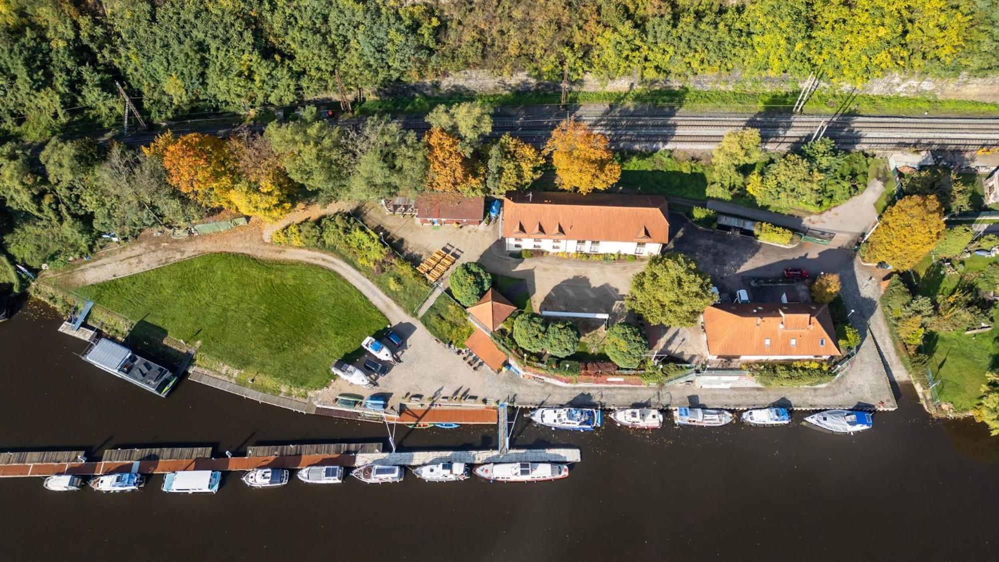 فندق Marina Vltava Nelahozeves المظهر الخارجي الصورة